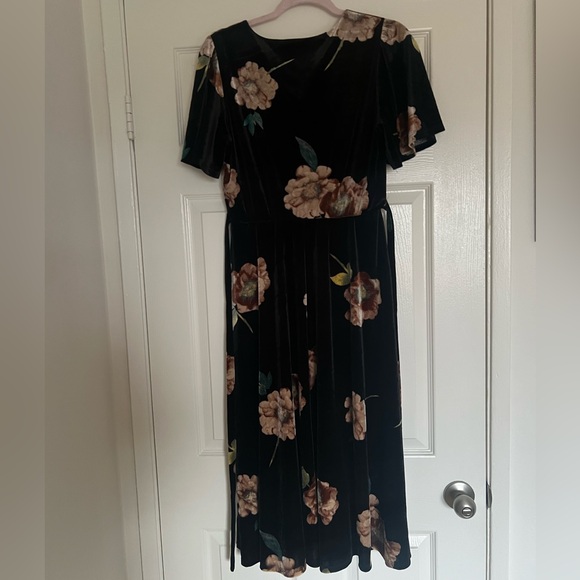 June & Hudson floral midi dress - Picture 7 of 8